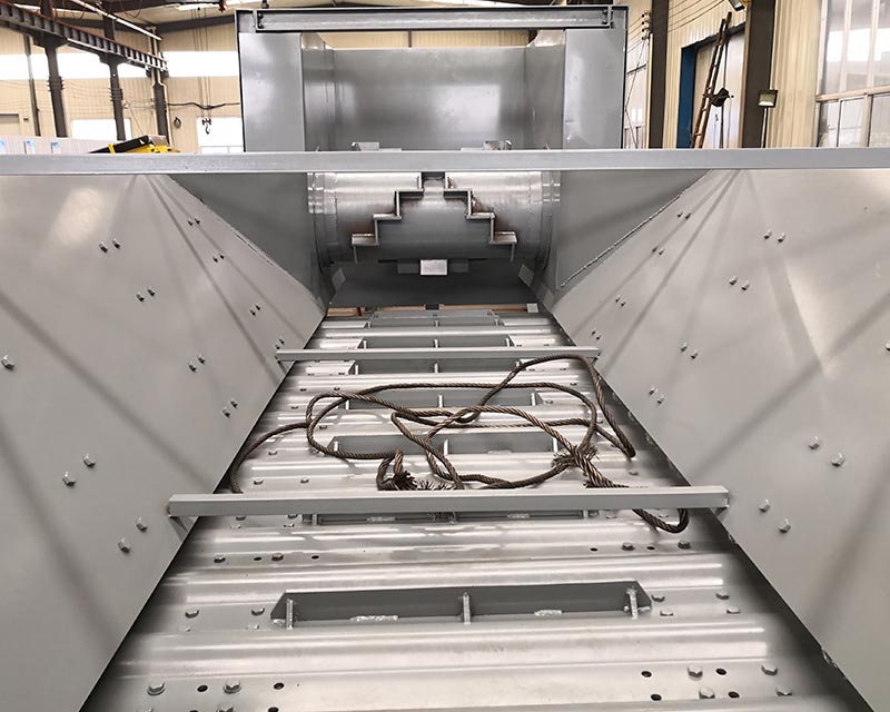 鏈板輸送機(jī)